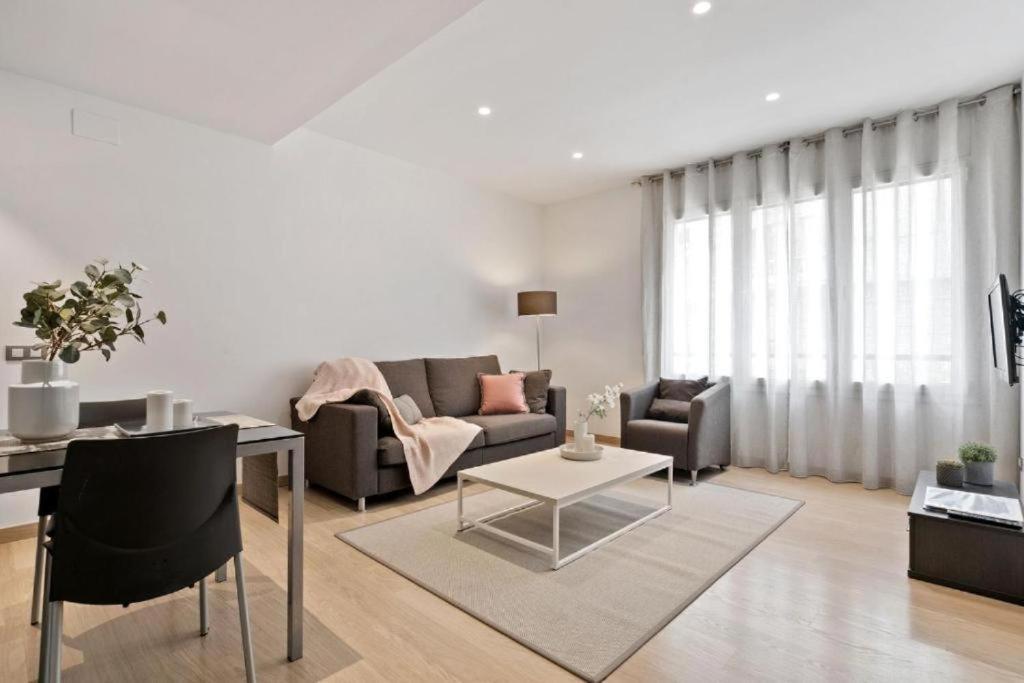 Fisa Rentals Gran Via Apartments Barcelona Exteriér fotografie